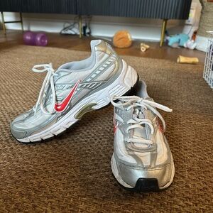Nike Initiator silver and pink